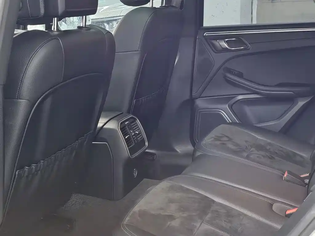 Porsche Macan — миниатюра 18