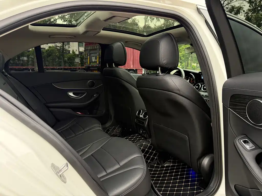 Mercedes-Benz C-Class — миниатюра 12