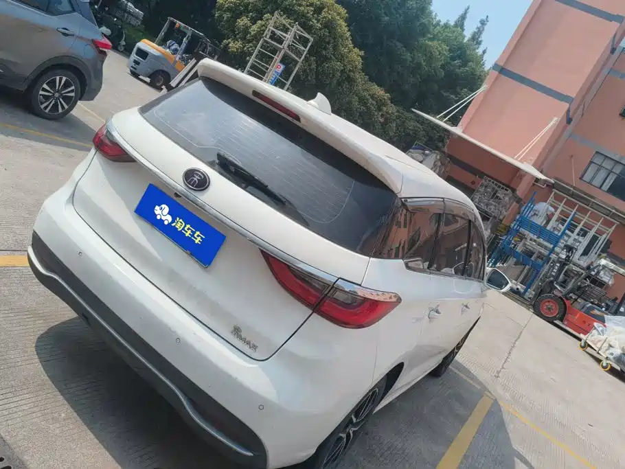 BYD MAX — миниатюра 3