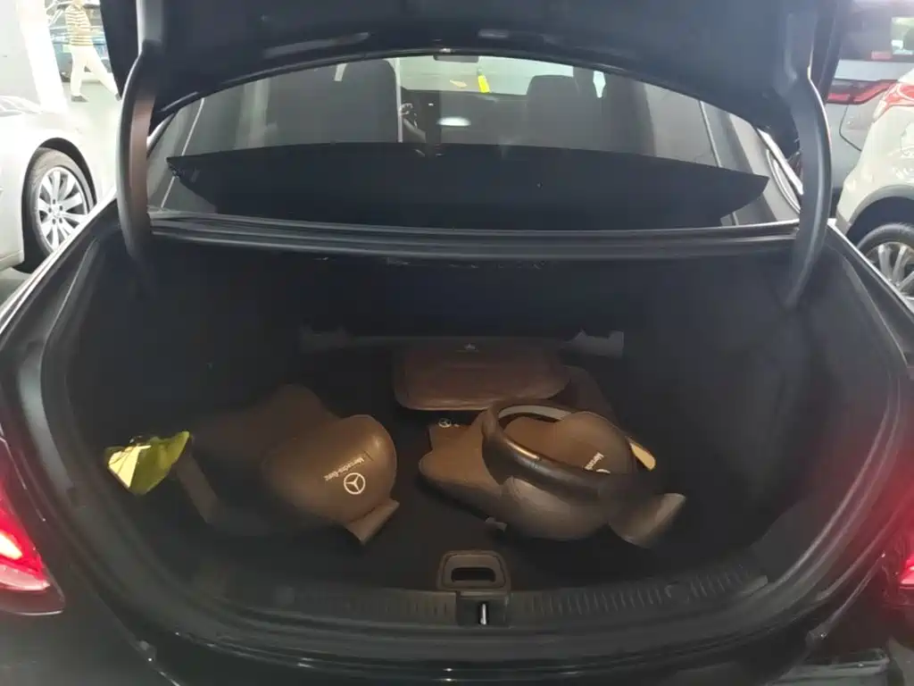Mercedes-Benz E-Class — миниатюра 19