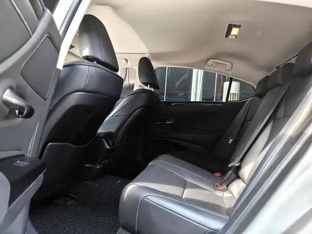 Lexus ES — миниатюра 13