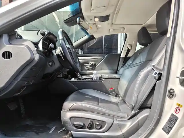 Lexus ES — миниатюра 10