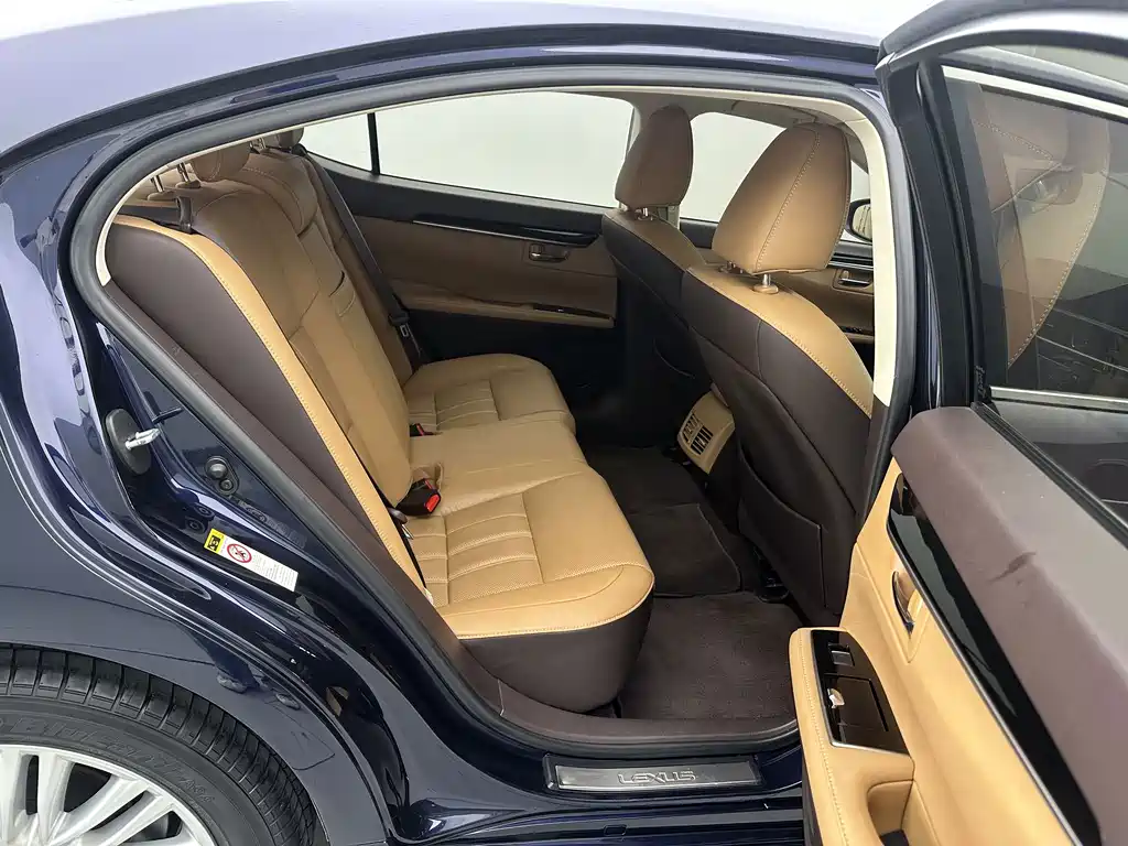 Lexus ES — миниатюра 12