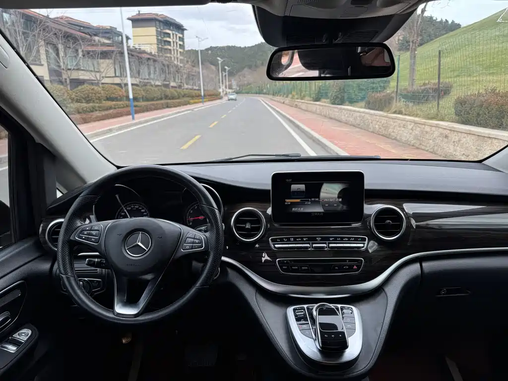 MERCEDES-BENZ V CLASS