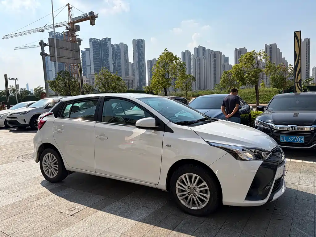 Toyota Yaris L — миниатюра 6