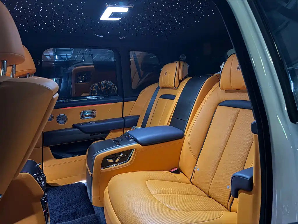 Rolls-Royce Cullinan 2024 мест
