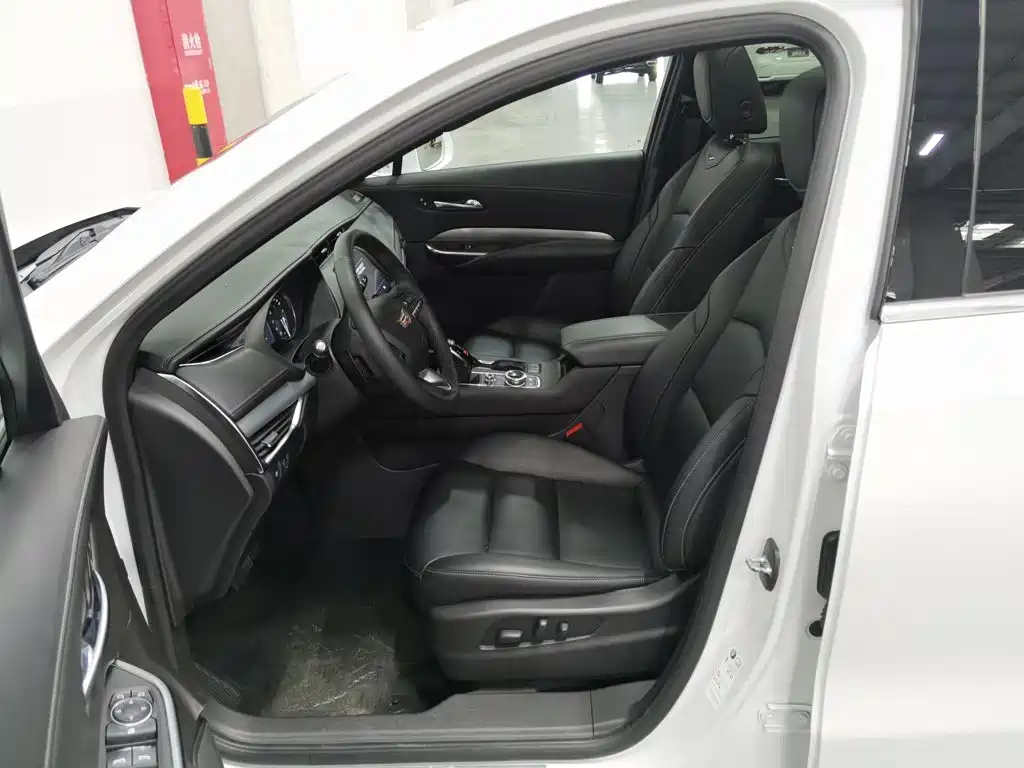 Cadillac XT4 — миниатюра 10