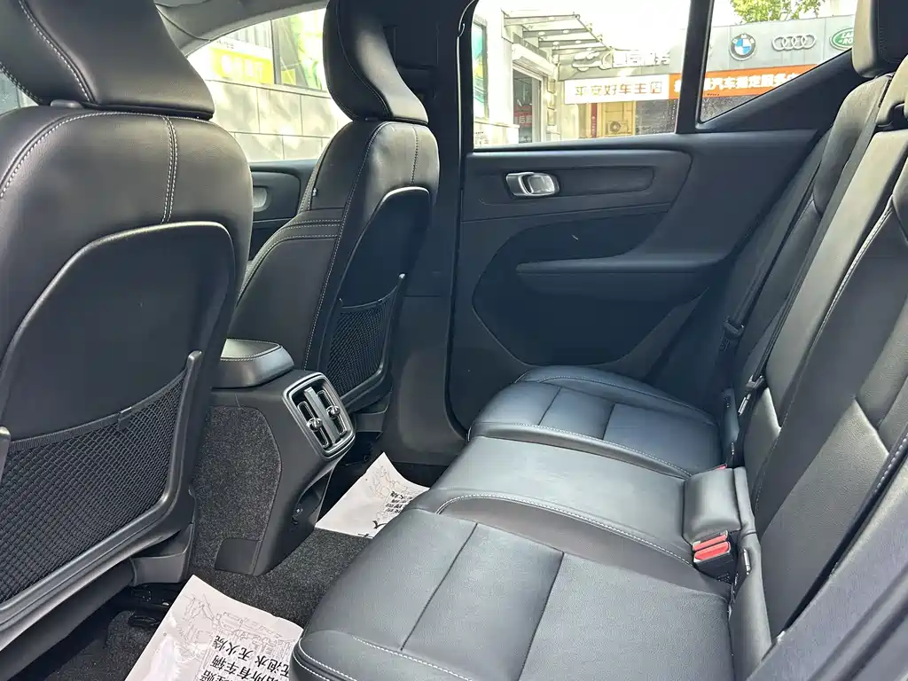 Volvo XC40 — миниатюра 13