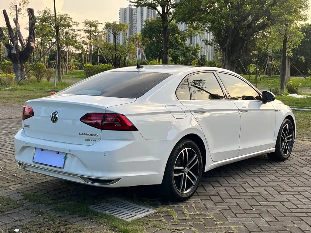 VOLKSWAGEN LINGDU