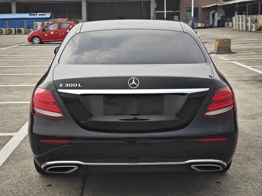 Mercedes-Benz E-Class — миниатюра 6