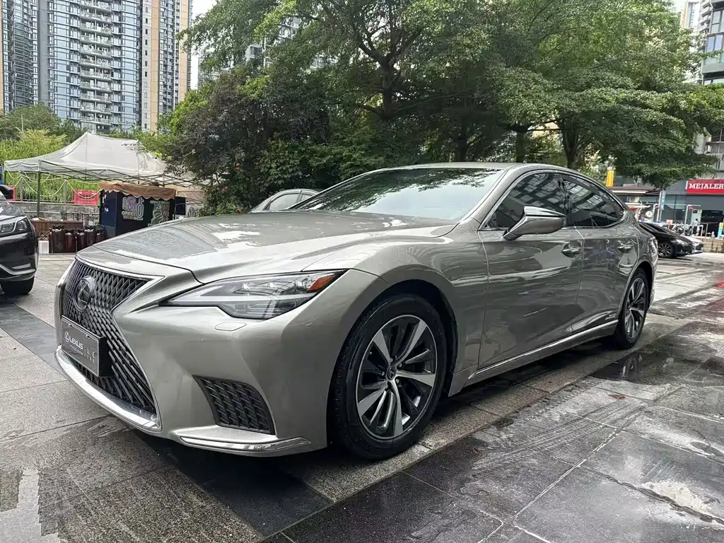 Lexus LS