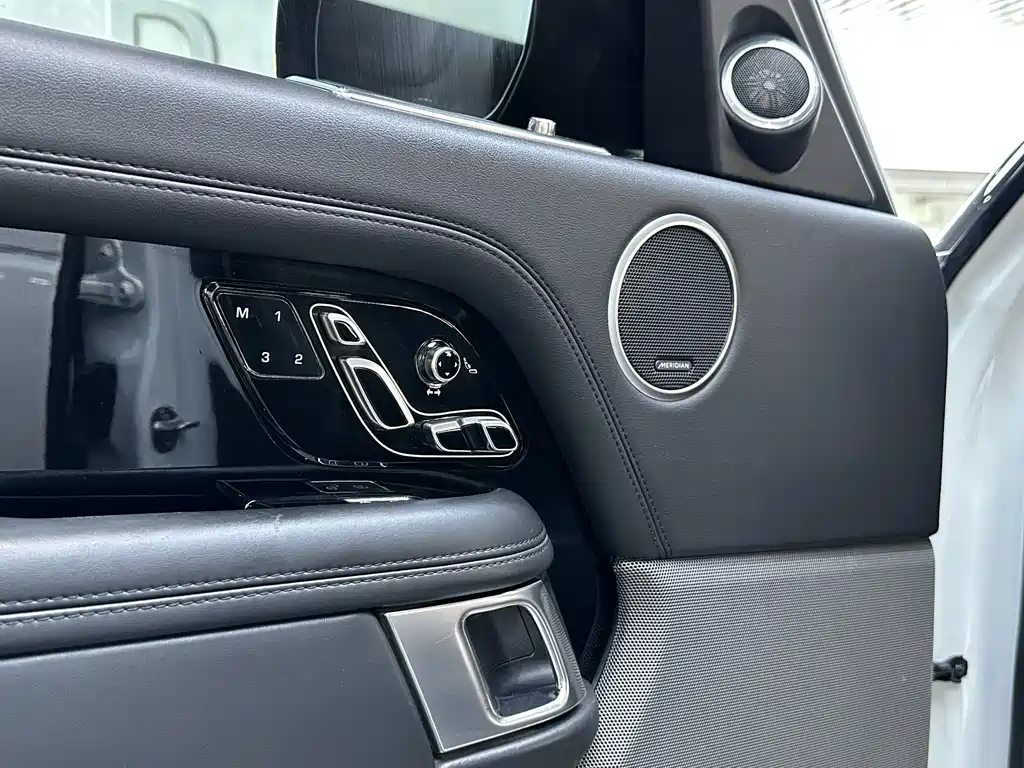 Land Rover Range Rover — миниатюра 10