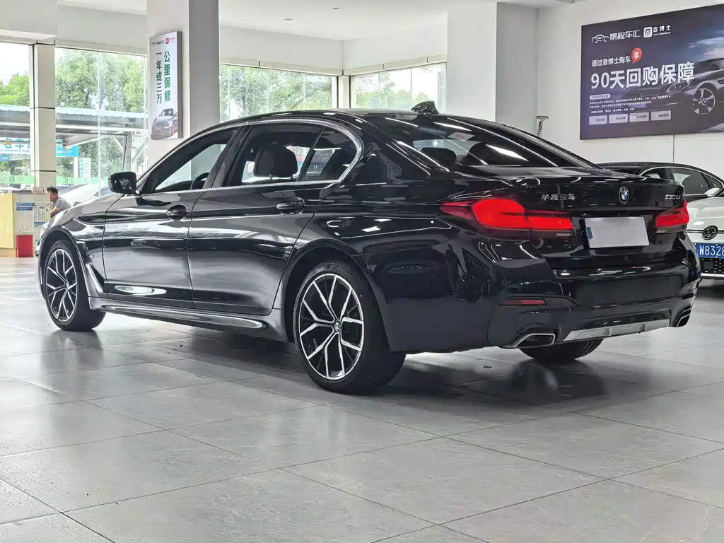 BMW 5 Series — миниатюра 15