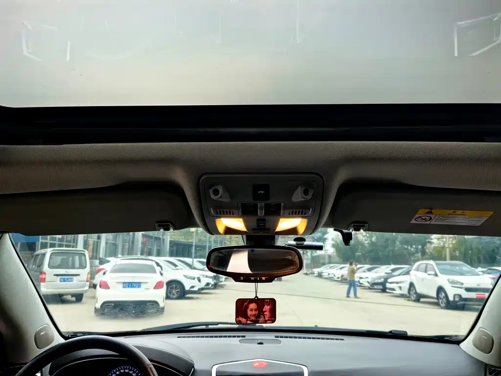 Cadillac SRX — миниатюра 8