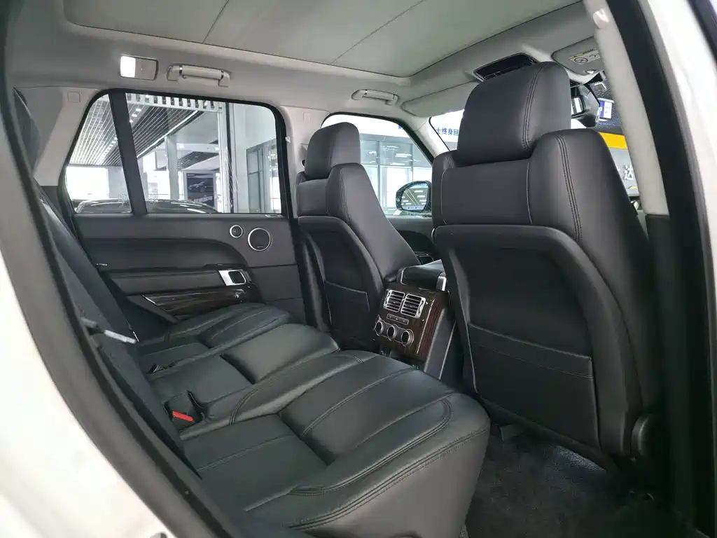 Land Rover Range Rover — миниатюра 6