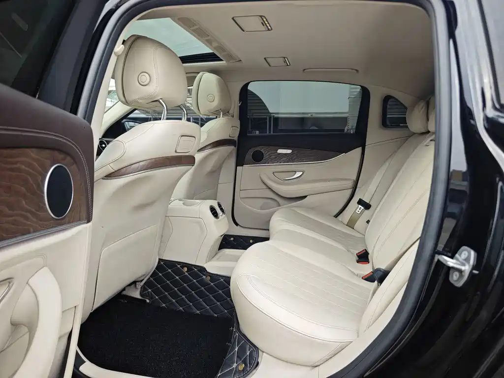 Mercedes-Benz E-Class — миниатюра 15