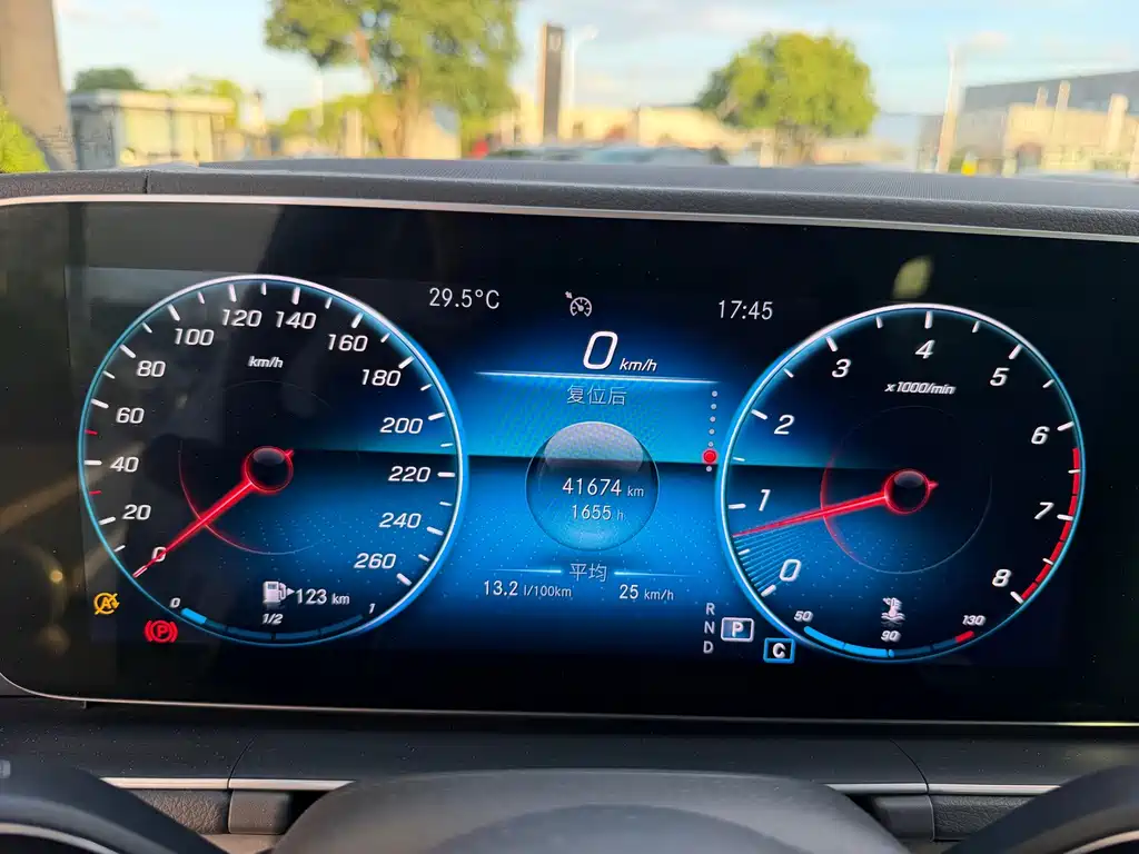 Mercedes-Benz GLE (Import) — миниатюра 11