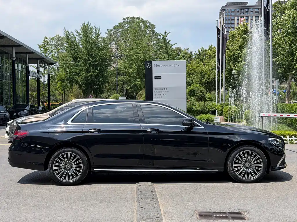 Mercedes-Benz E-Class — миниатюра 8