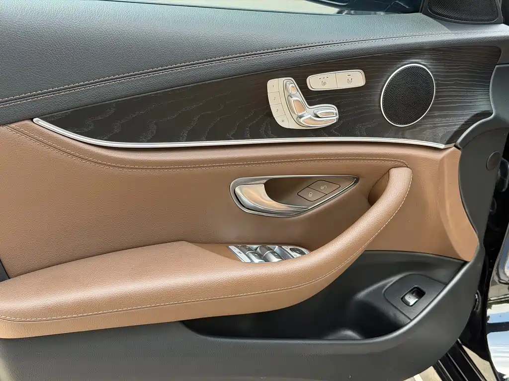Mercedes-Benz E-Class — миниатюра 11