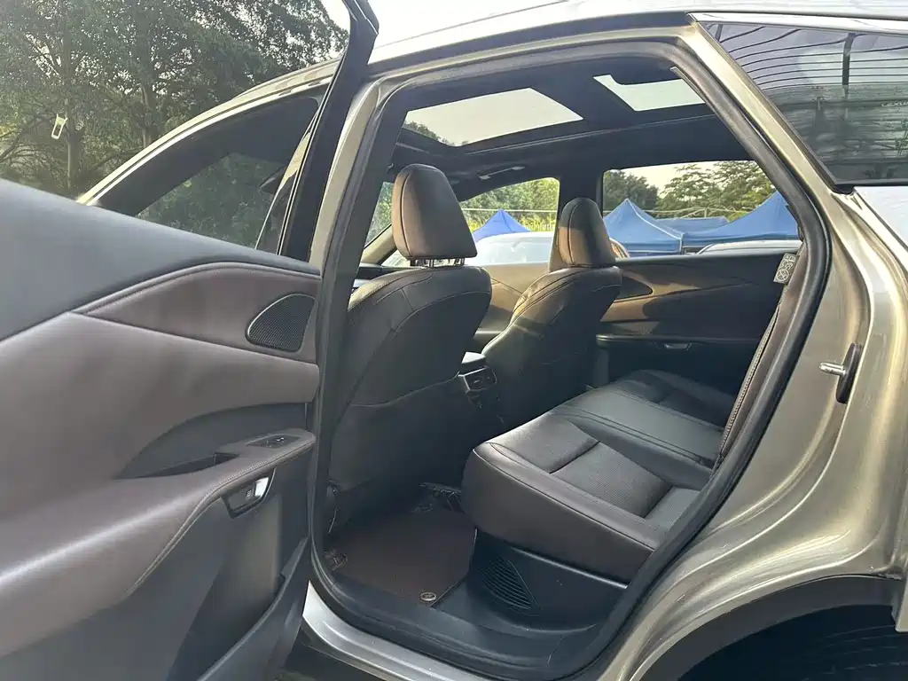 Lexus RX — миниатюра 6