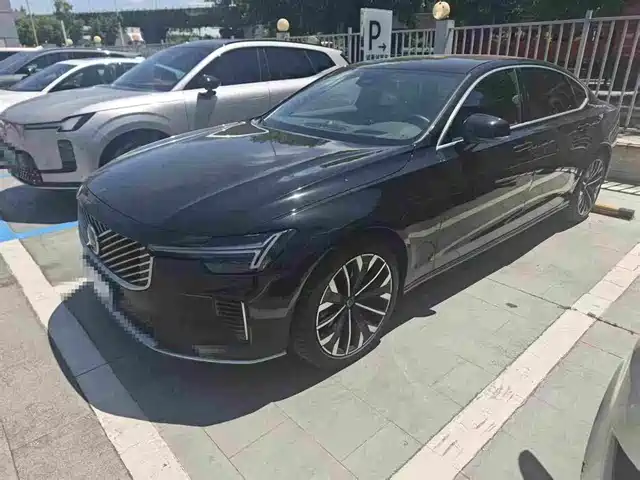 2025 Volvo S90