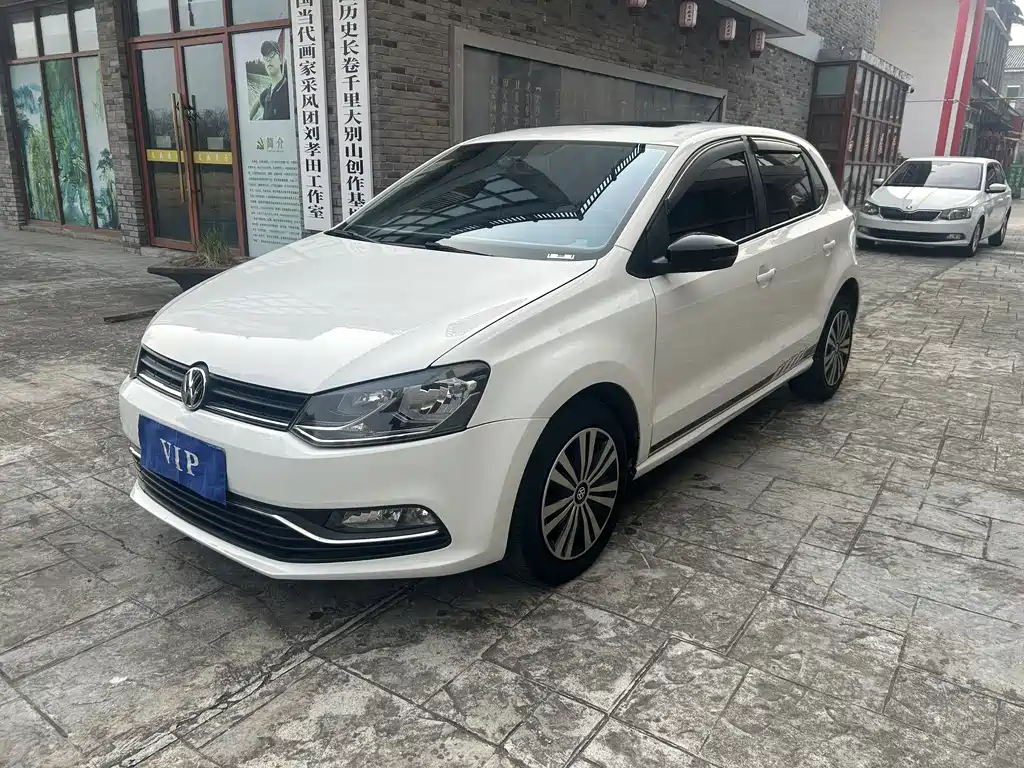 VOLKSWAGEN POLO