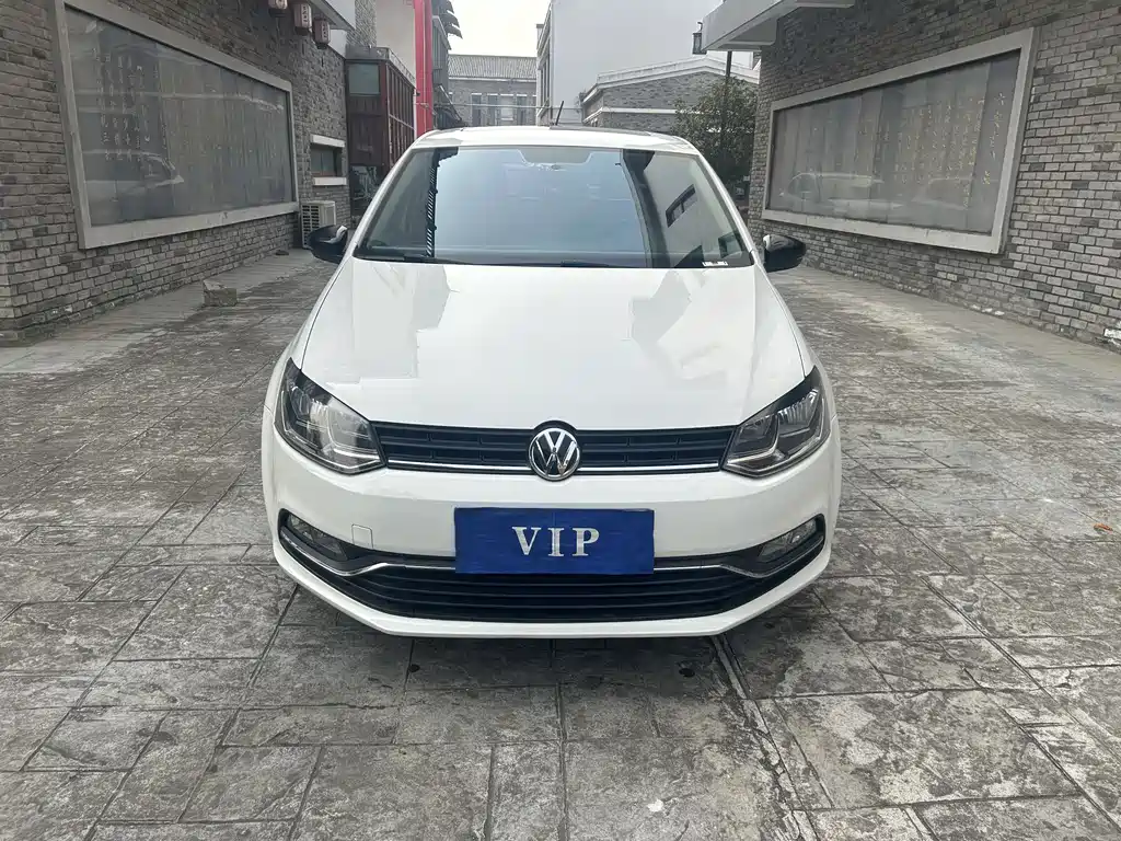 VOLKSWAGEN POLO