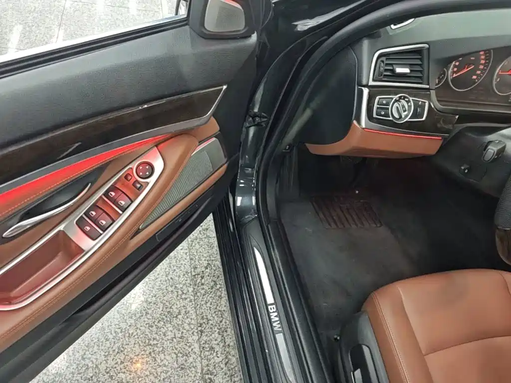 BMW 5 Series — миниатюра 16