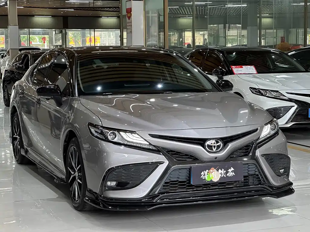 Toyota Camry — миниатюра 3