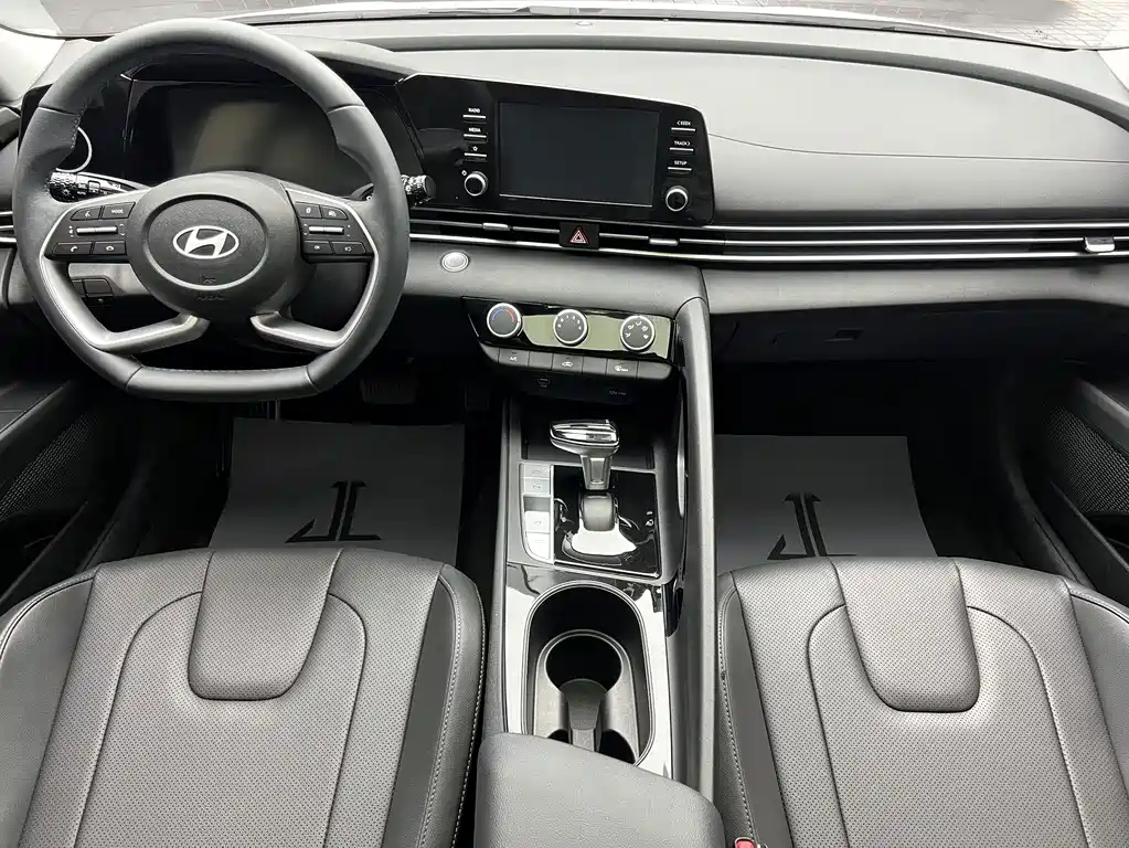 Hyundai Elantra — миниатюра 9