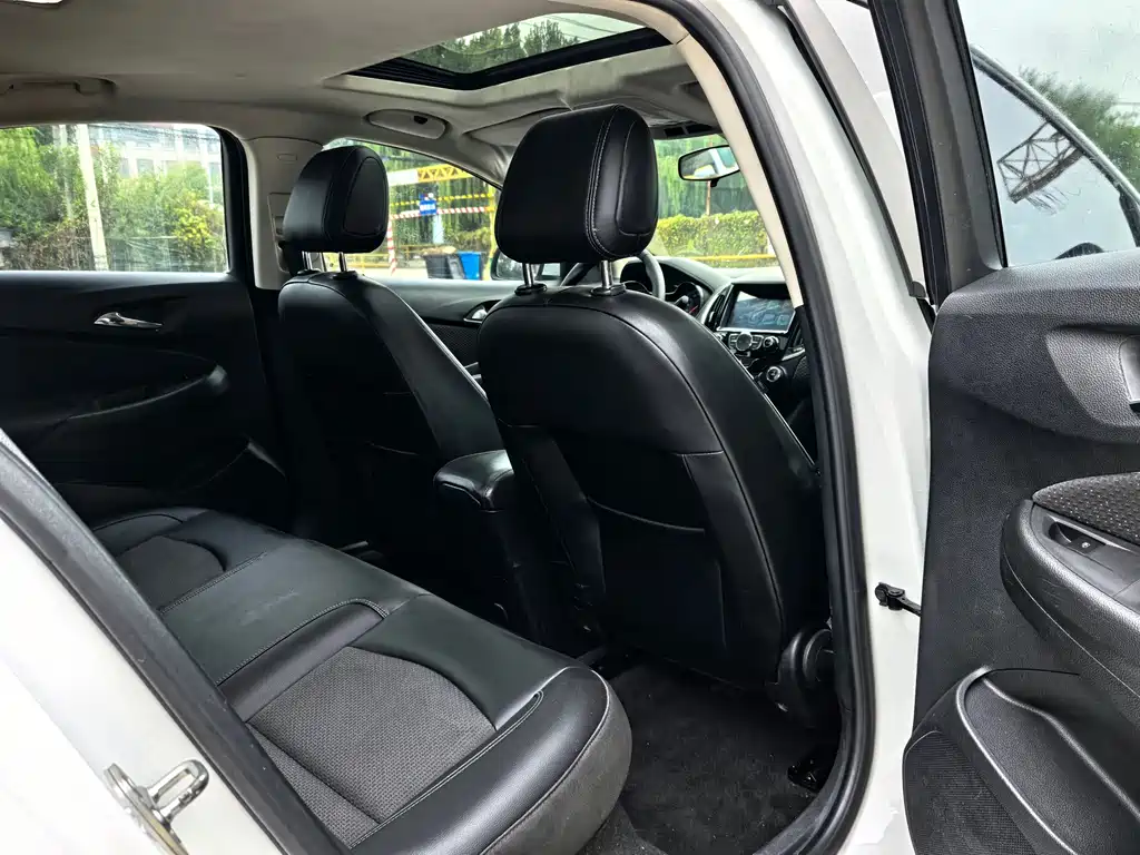 Chevrolet Cruze — миниатюра 14