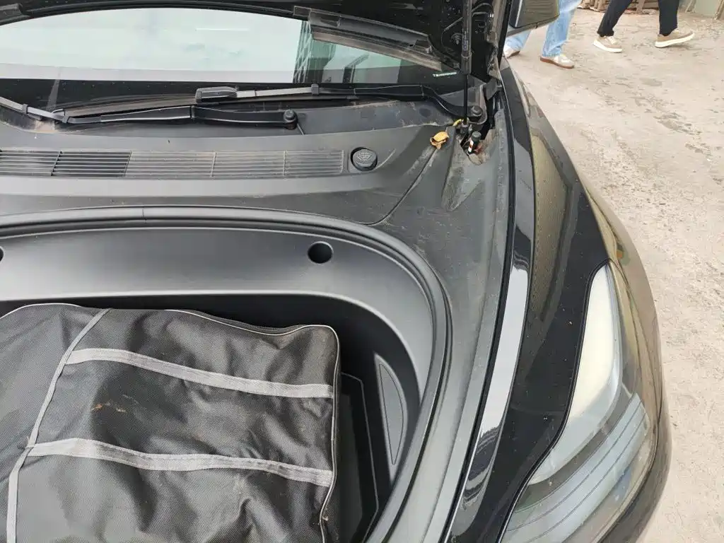 Tesla Model 3 — миниатюра 21