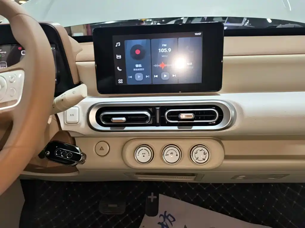 Wuling MINIEV — миниатюра 13