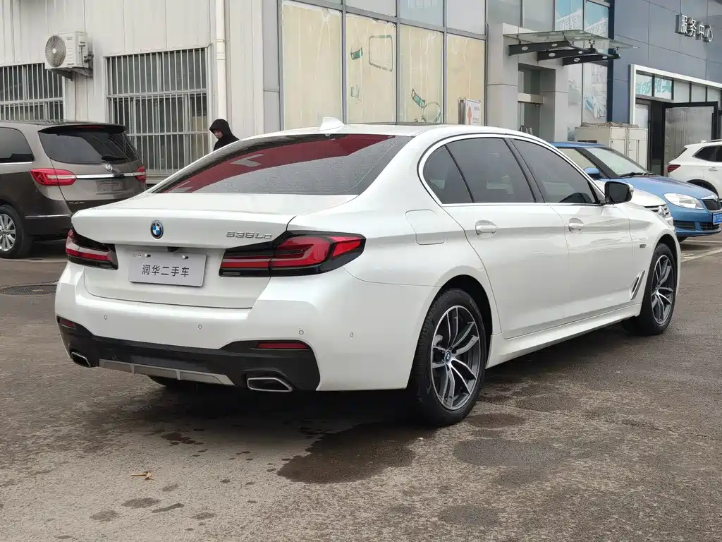 BMW 5 Series New Energy — миниатюра 5