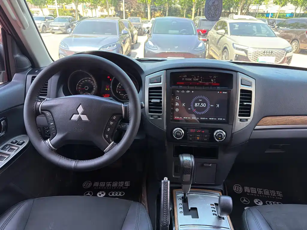 Mitsubishi Pajero (Import) — миниатюра 13