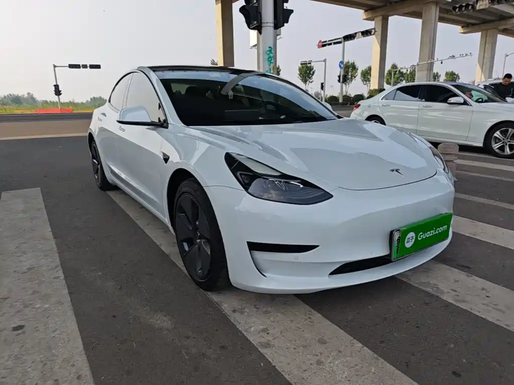 Tesla Model 3 — миниатюра 4