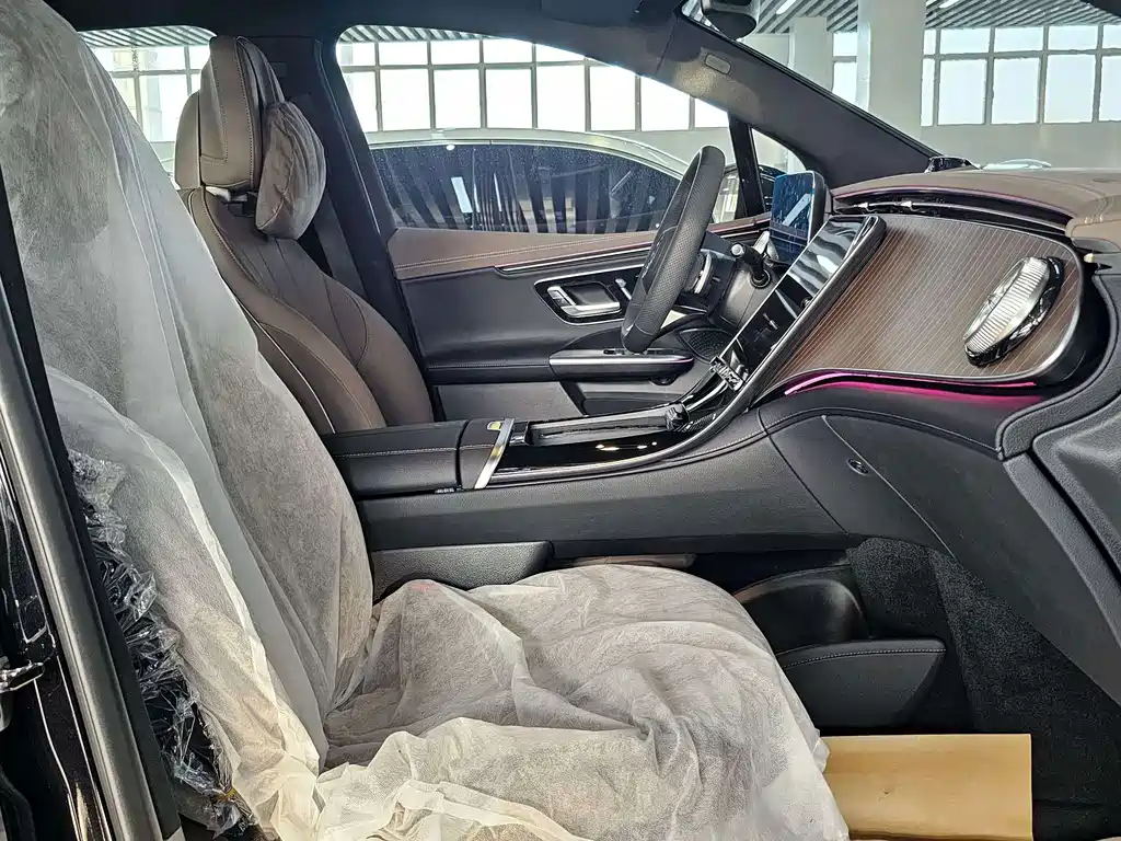 Mercedes-Benz EQE SUV — миниатюра 7