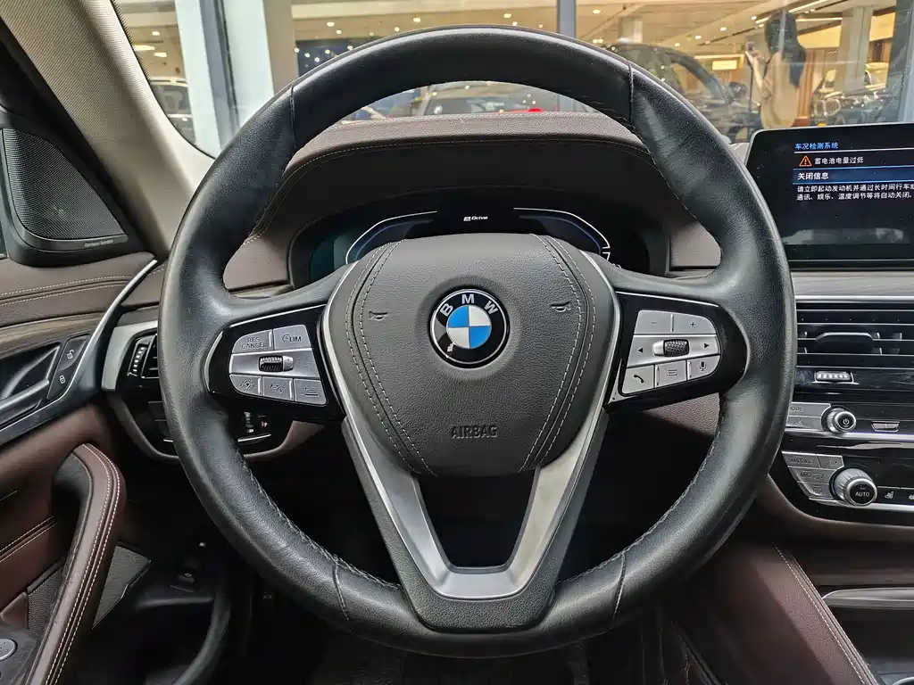 BMW 5 Series New Energy — миниатюра 11