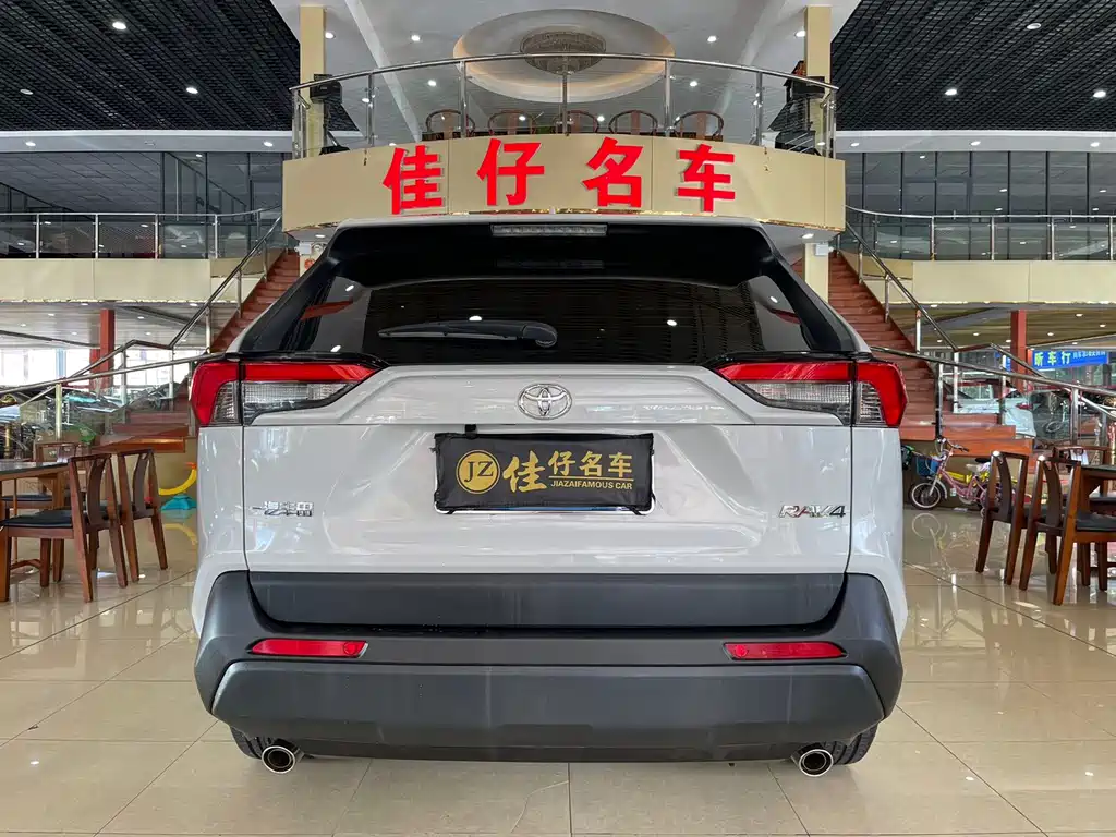 Toyota RAV4 — миниатюра 5