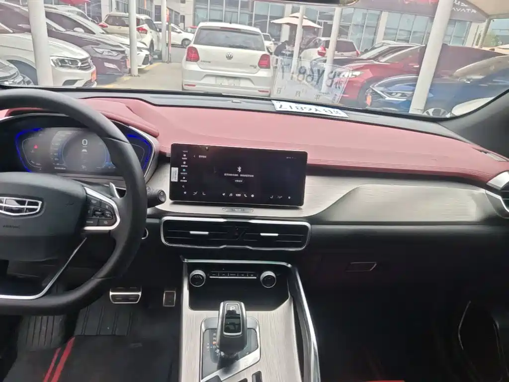Geely Binyue — миниатюра 13