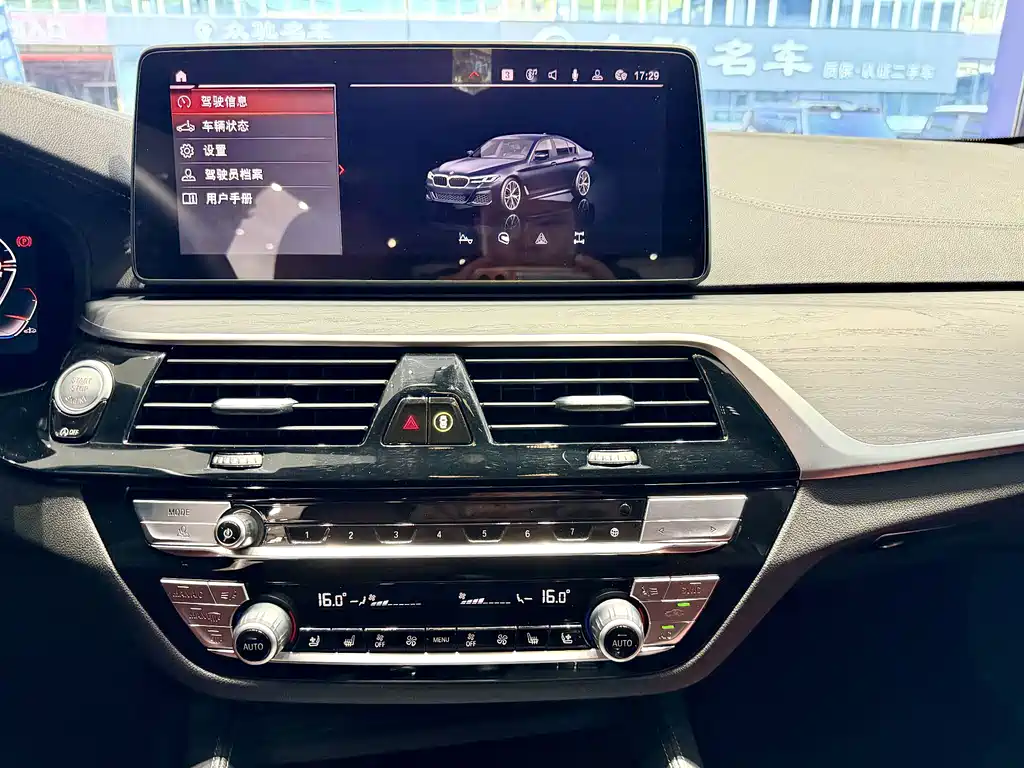 BMW 5 Series — миниатюра 14