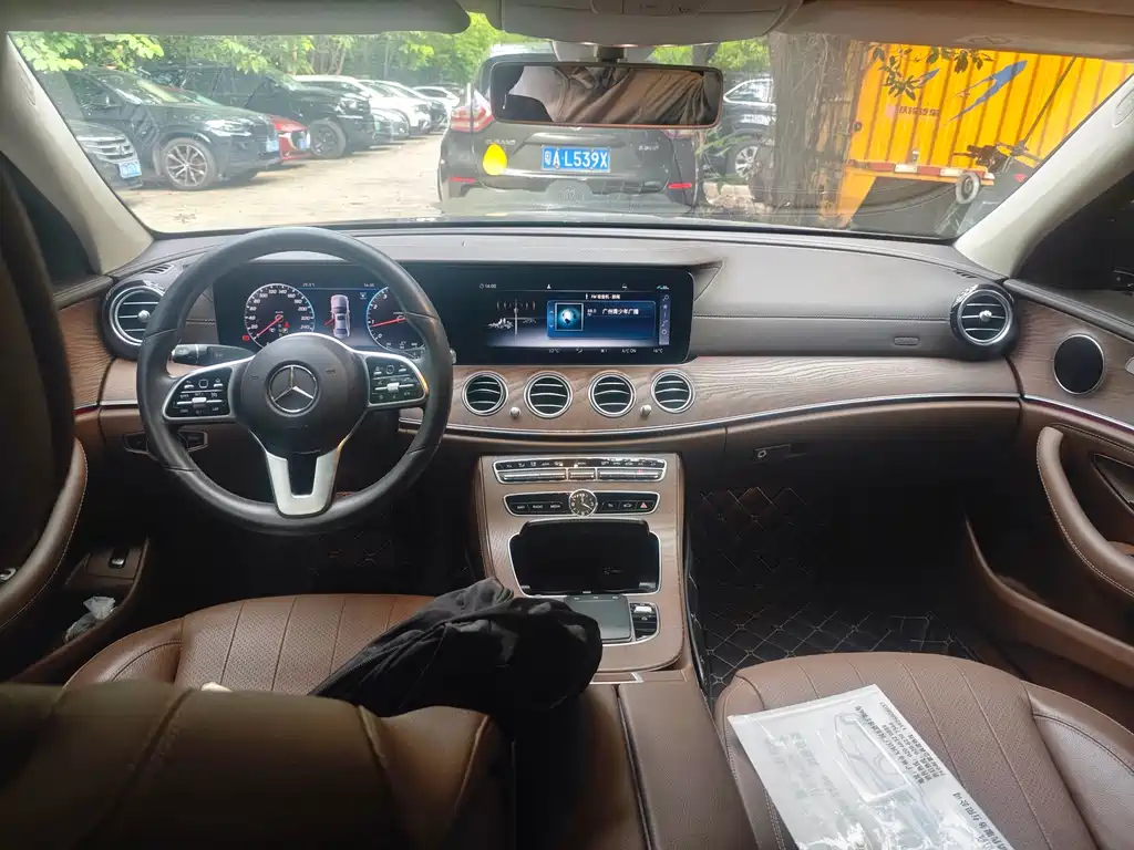 Mercedes-Benz E-Class — миниатюра 3