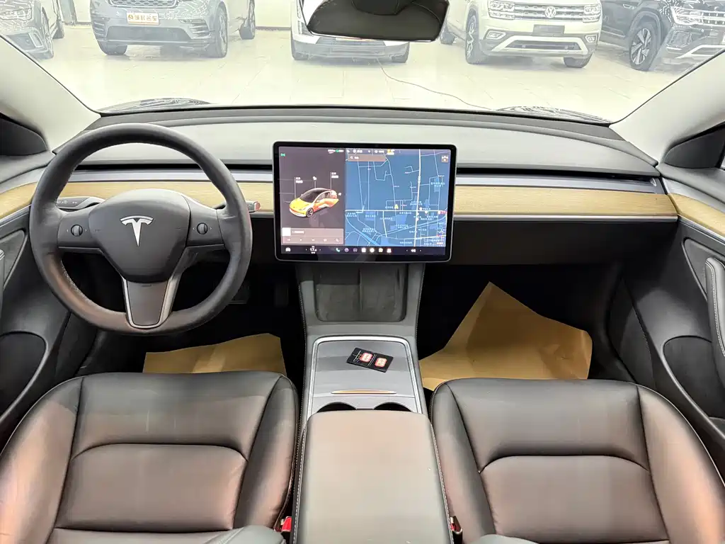 Tesla Model 3 — миниатюра 5