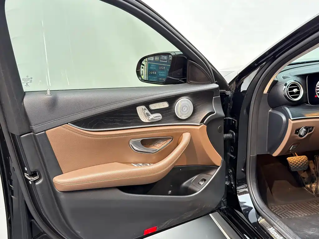Mercedes-Benz E-Class — миниатюра 13
