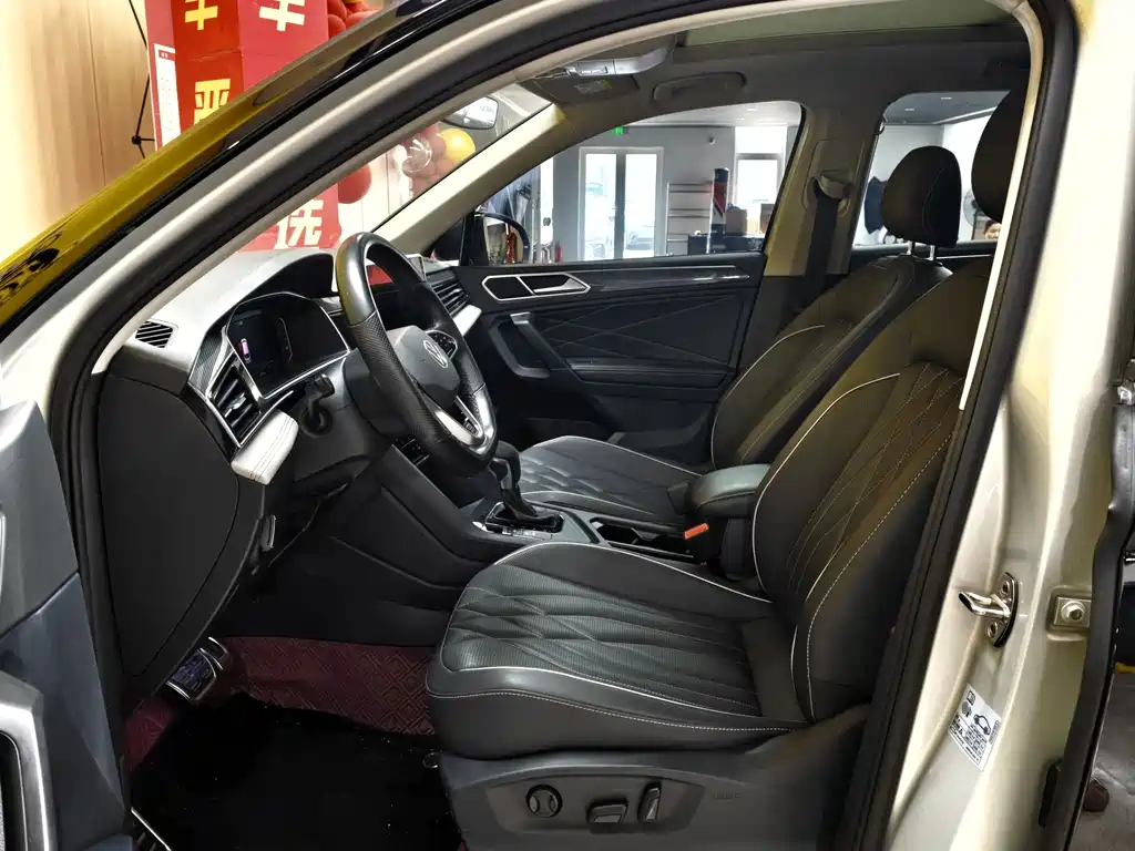 Volkswagen Tiguan L 330TSI Auto 2WD R-Line Premium Edition, фото 7