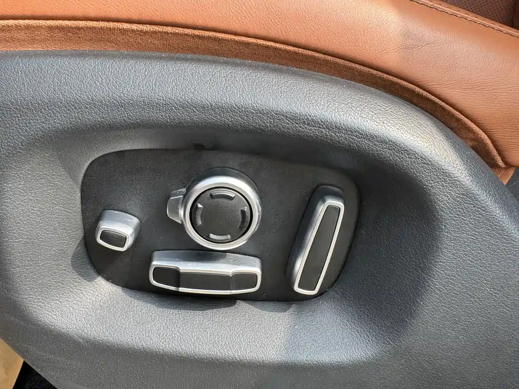 Land Rover Range Rover — миниатюра 4