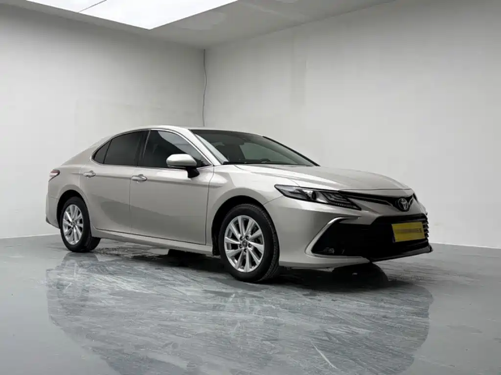 Toyota Camry — миниатюра 3