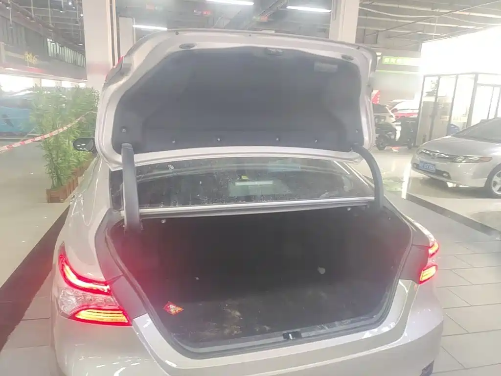 Toyota Camry — миниатюра 19