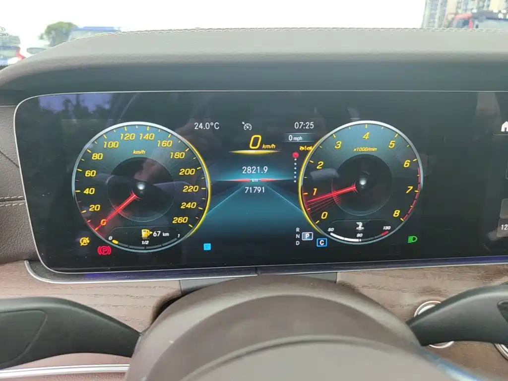 Mercedes-Benz E-Class — миниатюра 12