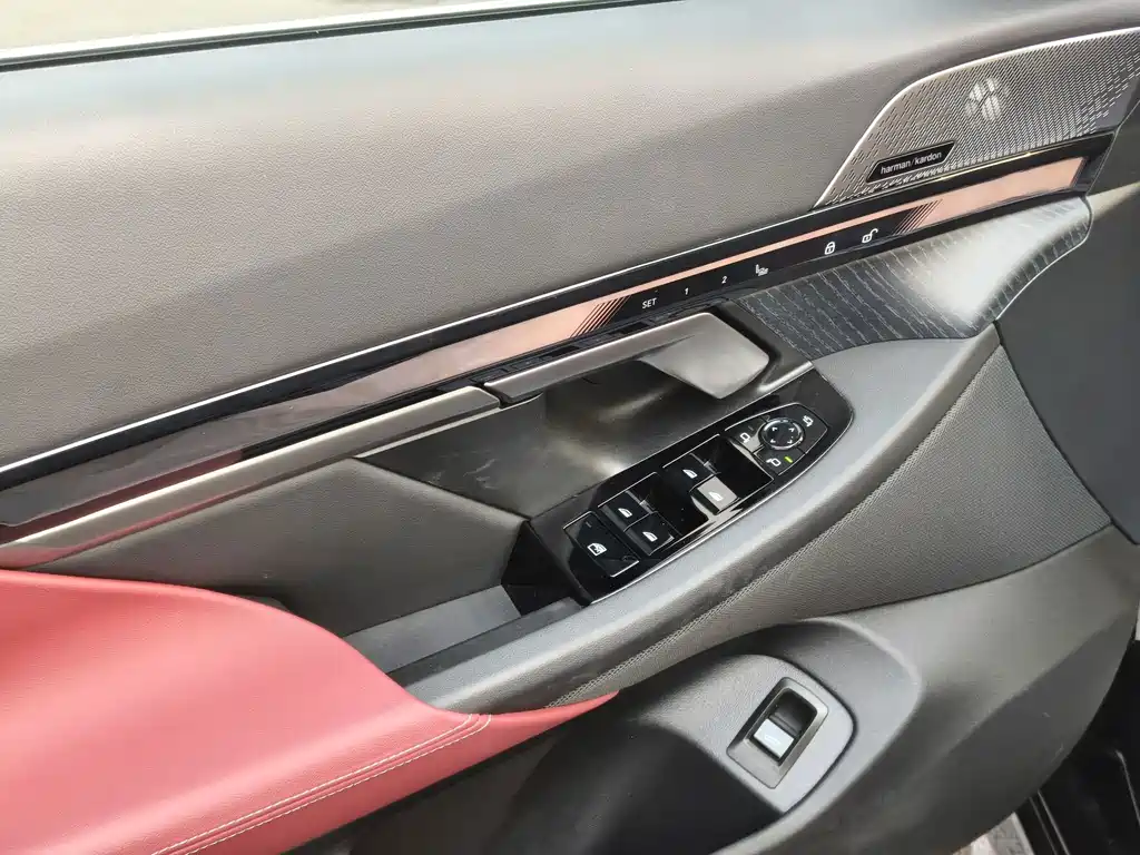 BMW 5 Series — миниатюра 13